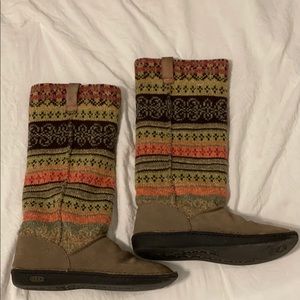 Keen Size 8 Tall Sweater Boots